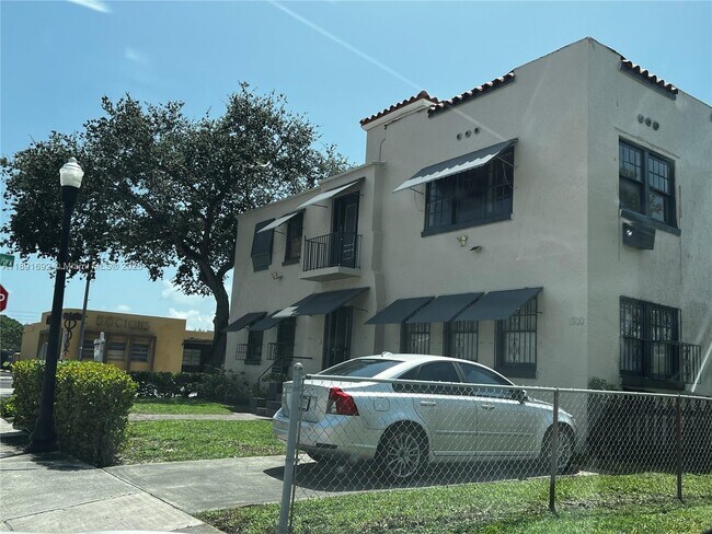 Building Photo - 1800 Fillmore St