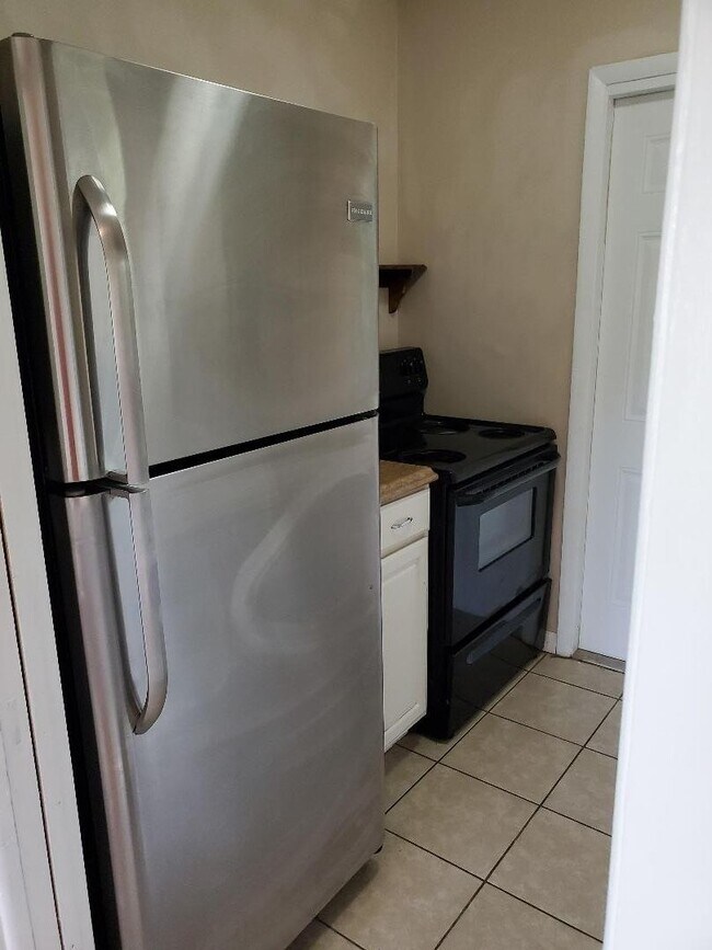 Building Photo - 3 Bed 1 Bath Home | Pet Friendly | Washer ...