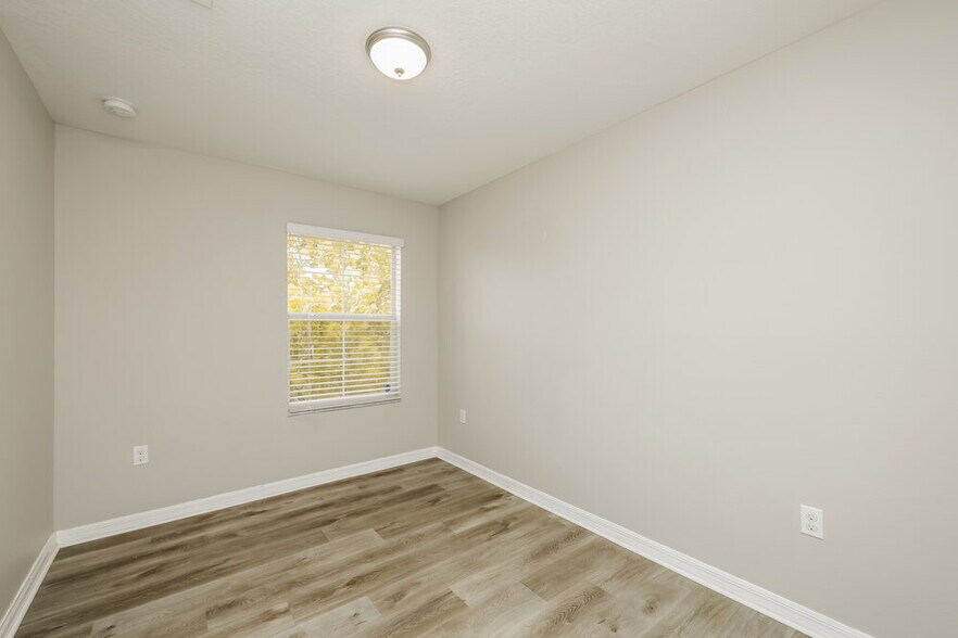Building Photo - 12926 Utopia Gardens Way