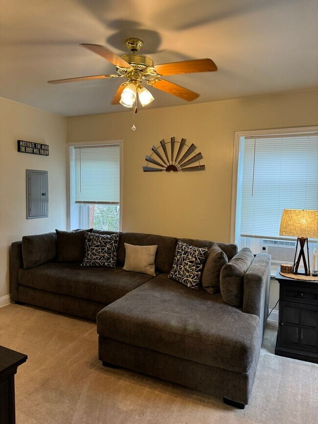 Building Photo - 412 E 4th St