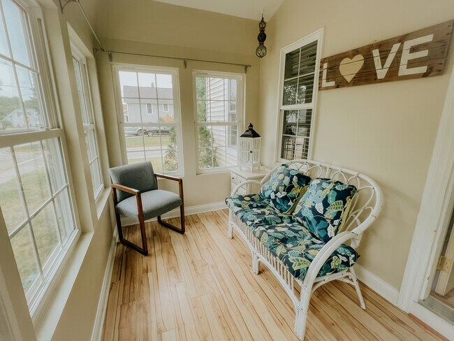 Building Photo - 871 St Joseph St