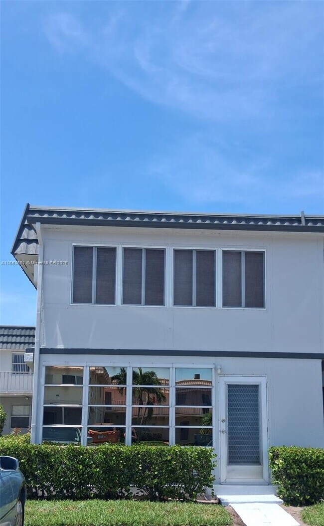 Building Photo - 359 Saxony Ln