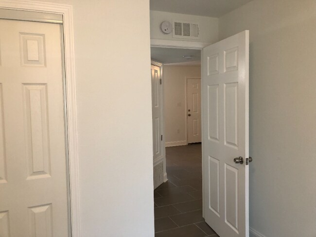 Building Photo - 209 Green Acres Rd