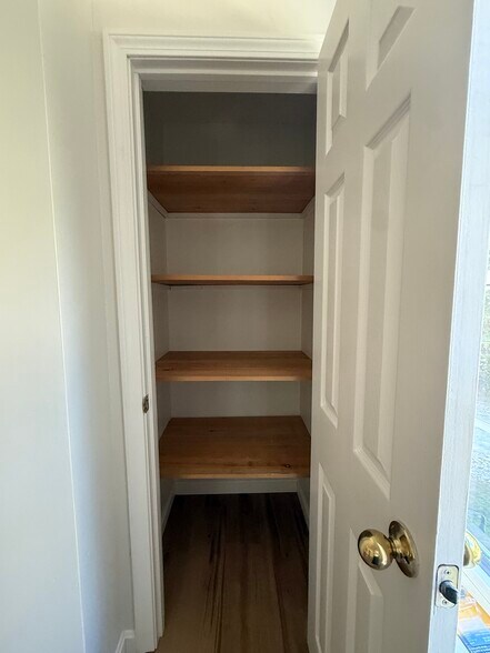 Building Photo - 2 Sams Pl