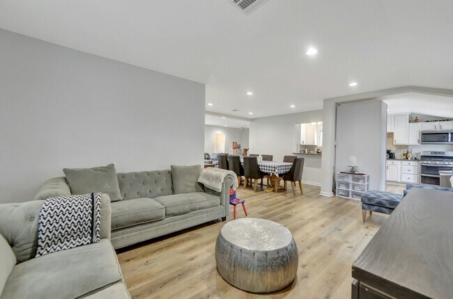 Building Photo - 167 Rockwood Pl