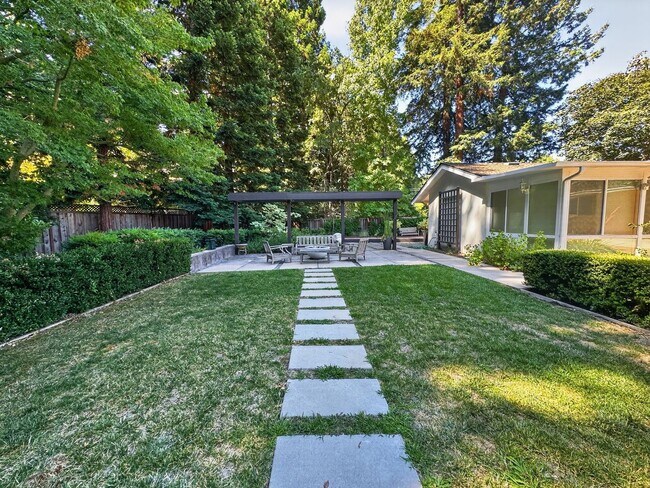 Building Photo - Gorgeous 4 Bedroom PLUS Spacious Bonus Room with Pool in Desired Alamo Neighborhood Available Now!