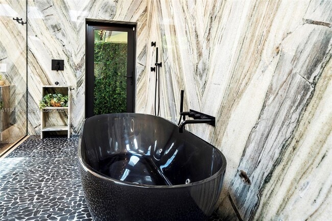 Building Photo - 632 Intracoastal Dr