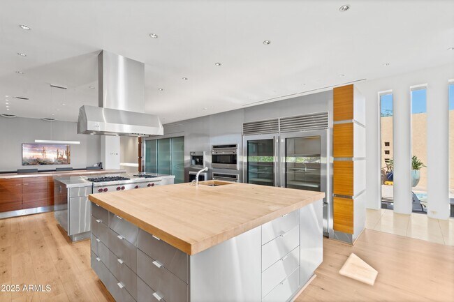 Building Photo - 9191 E Happy Hollow Dr