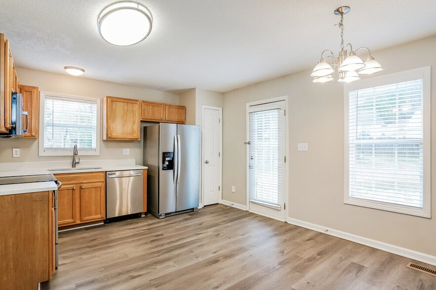 Building Photo - 1256 Grovewood Dr