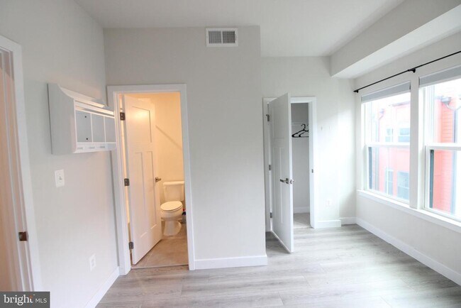 Building Photo - 6210 Monitor St