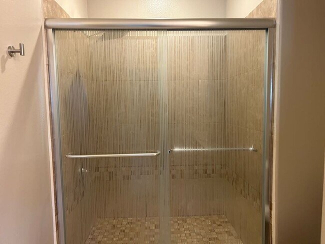 Building Photo - A Beautiful Town Home around the Spring Valley Area.