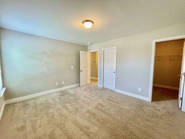 Building Photo - Beautiful 2 Story Home In Bridgeport North...