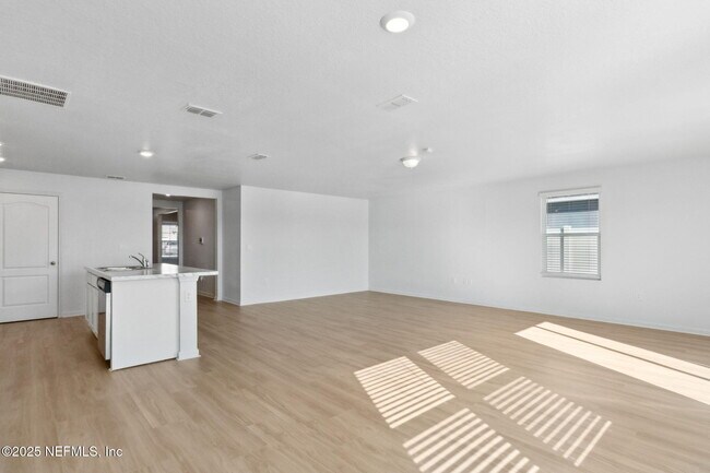 Building Photo - 65445 River Glen Pkwy
