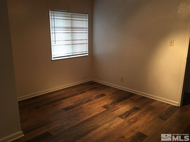 Building Photo - 395 Denslowe Dr