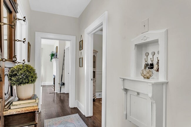 Building Photo - Completely Renovated Charming - 3 bedroom ...