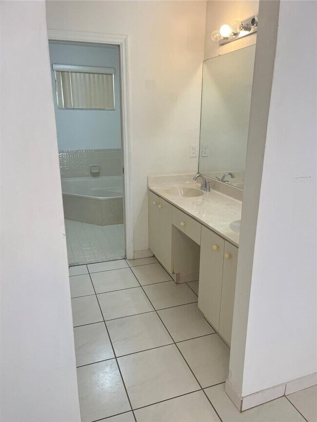 Building Photo - 13412 NW 5th Pl