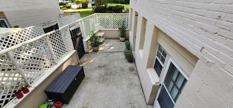 Private patio - 415 Willow Ln