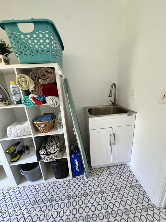 Building Photo - 302 W Osceola Ln