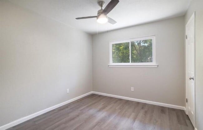 Building Photo - 2121 Trede Dr