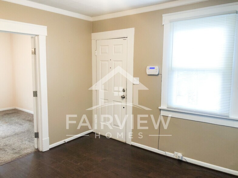 Living Room - 3520 Demott St