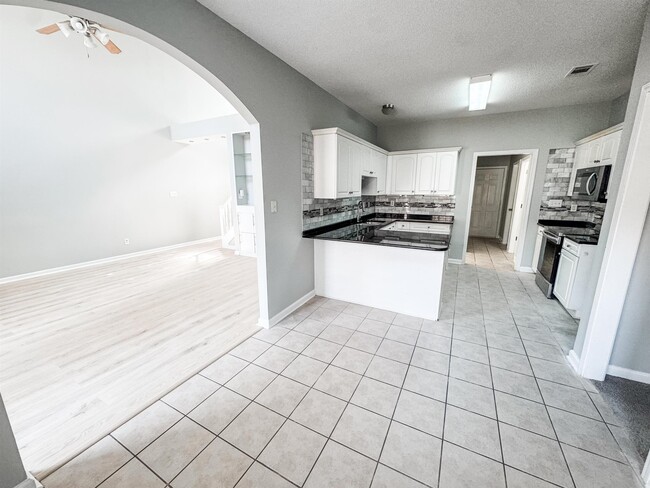 Building Photo - 9288 S Fairmont Cir