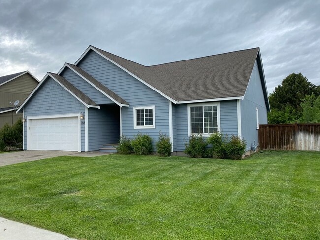 Building Photo - Nice 3 Bed, 2 Bath Home!