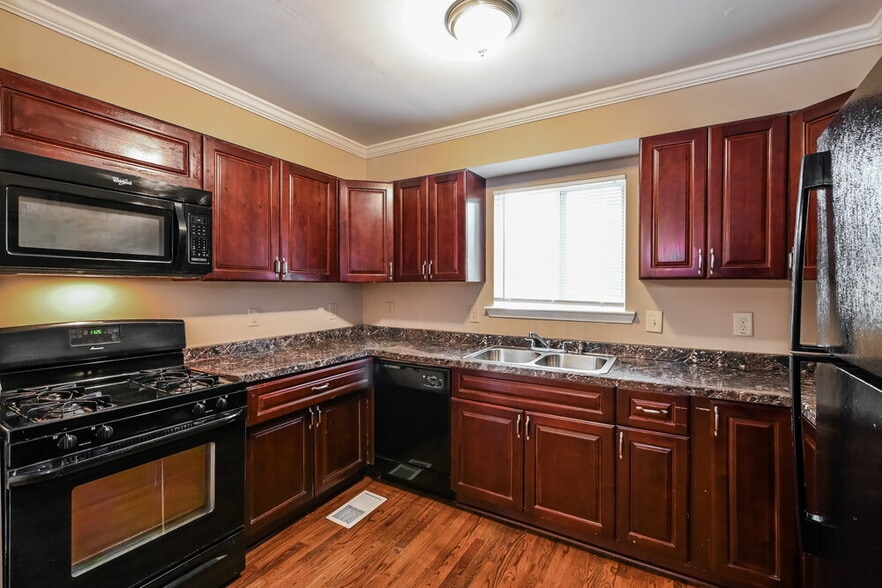 Building Photo - 504 Rockborough Terrace