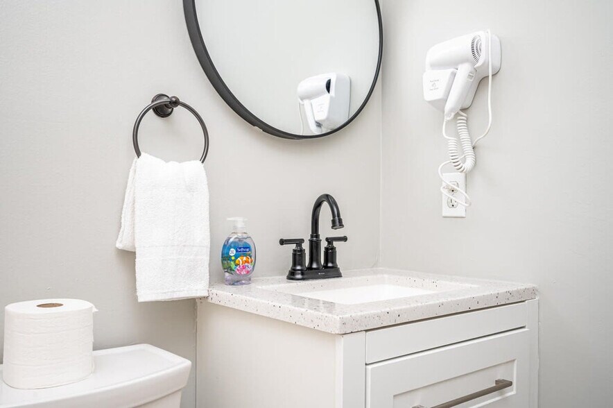 Building Photo - 1283 Sweet Pine Dr