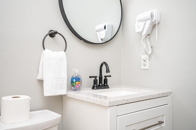 Building Photo - 1283 Sweet Pine Dr