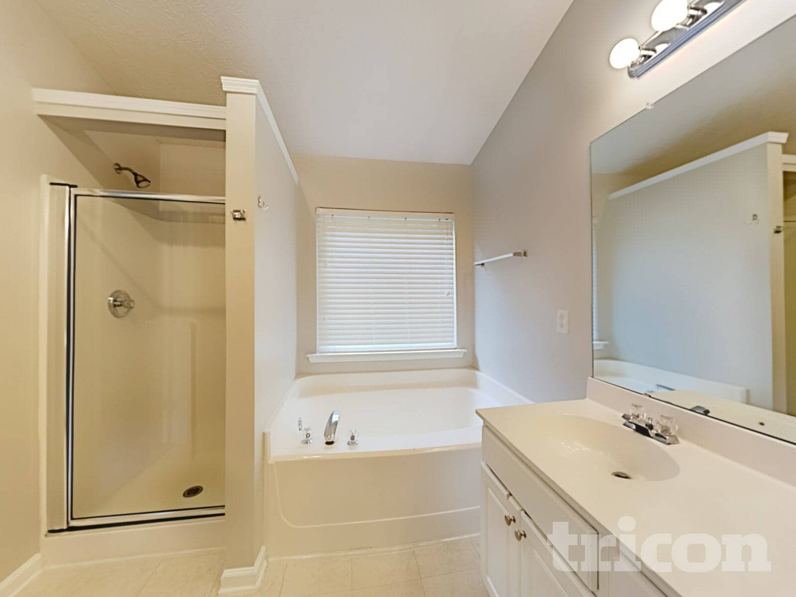 Building Photo - 8274 Eastshore Dr