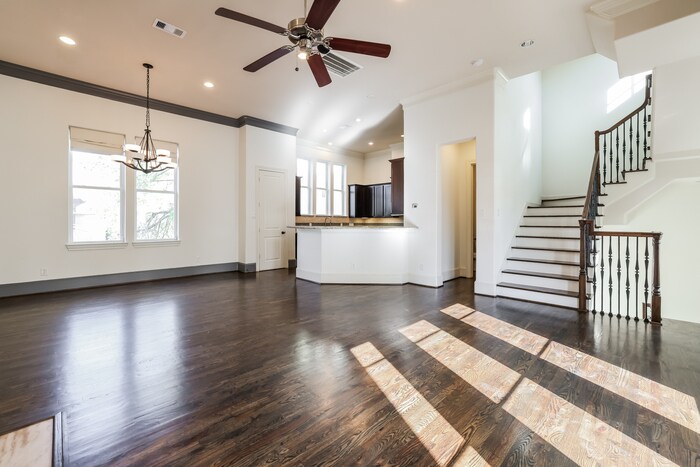 Building Photo - 2207 Hilshire Glen Ct
