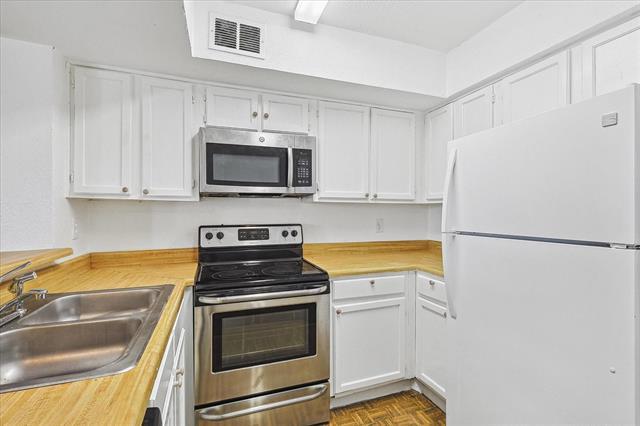 Building Photo - 9821 Walnut St