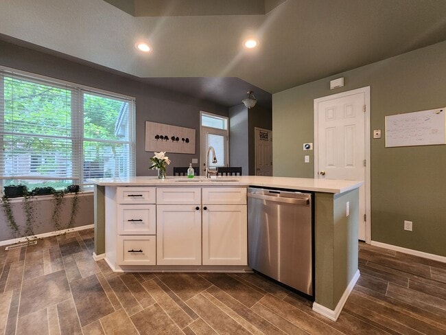 Building Photo - Stunning 3 Bedroom Townhome Tucked Away In...