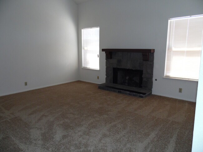 Building Photo - East - Townhome located in Gated Community