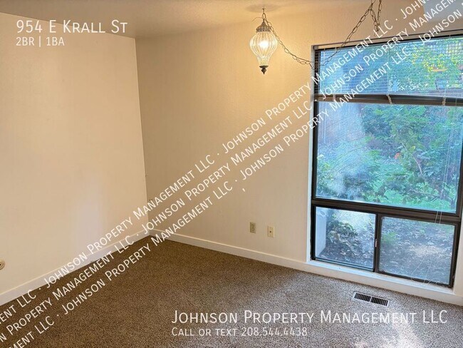 Building Photo - 954 E Krall St