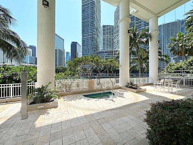 Building Photo - 801 Brickell Key Blvd