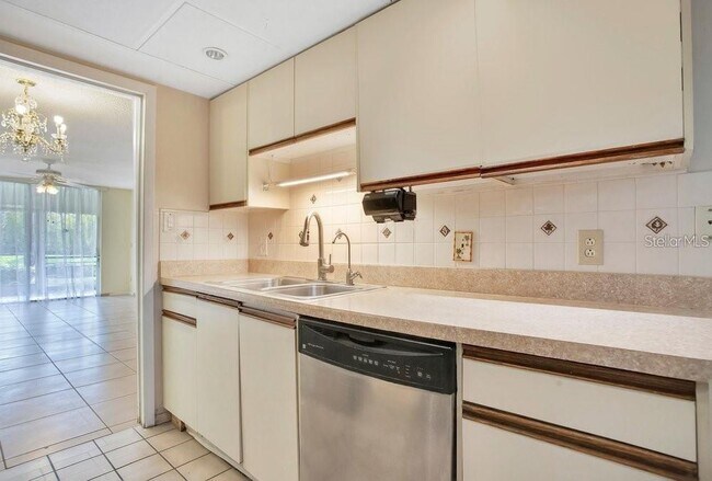 Building Photo - 1328 Pasadena Ave S