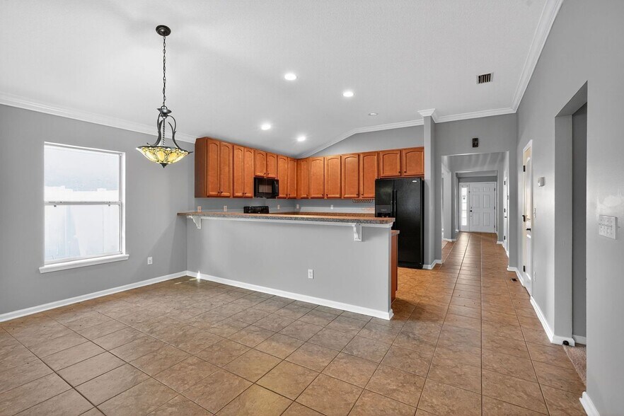 Building Photo - 1021 Deer View Ln