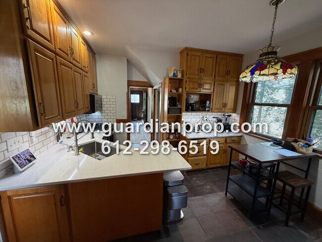 Building Photo - Merriam Park House Available May 1st, Updated Kitchen, Office, Fenced Yard, 2 Car Garage