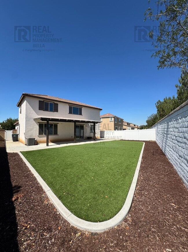 Building Photo - Spacious Menifee Home with Open Floor Plan, Walk-In Closets & Covered Patio