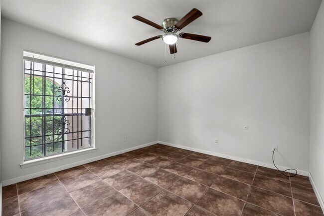 Building Photo - 6619 Indian Lake Dr