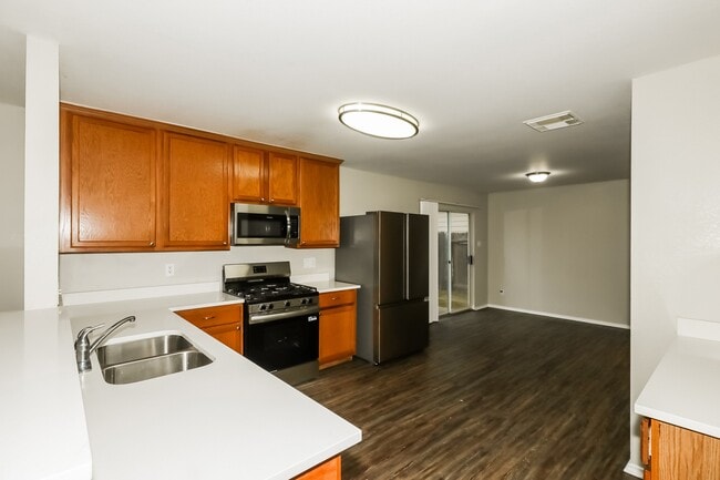 Building Photo - 3643 Bridgebluff Ln