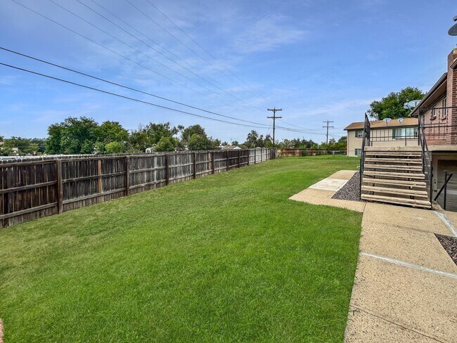 Building Photo - $0 DEPOSIT OPTION. 2 BED 1 BATH IN SOUTH WESTMINSTER