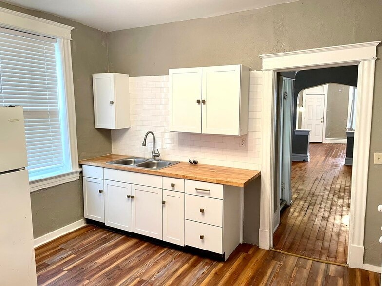 Building Photo - 3867 Ashland Ave