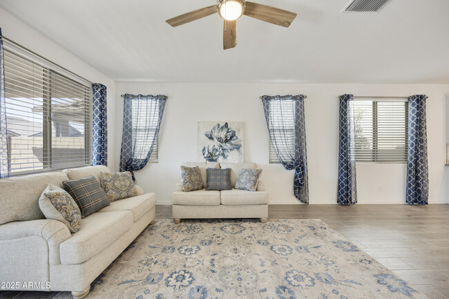 Building Photo - 5854 S Del Rancho