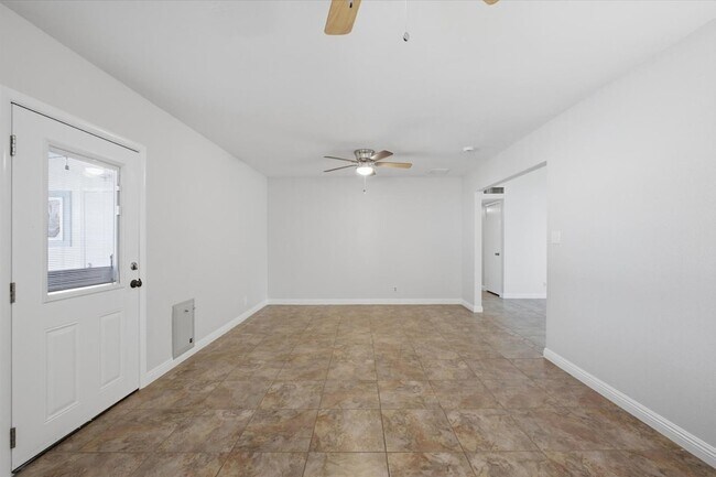 Building Photo - 656 W Pecos Ave