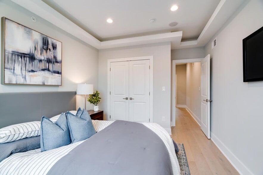 Building Photo - Spacious 3BR Home with Finished Basement & Roof Deck