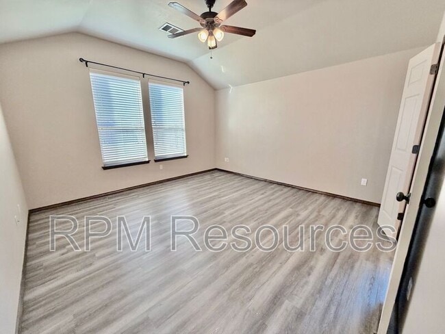 Building Photo - 5601 Sanderling Rd