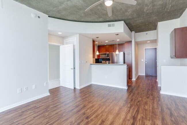 Building Photo - 3324 Peachtree Rd