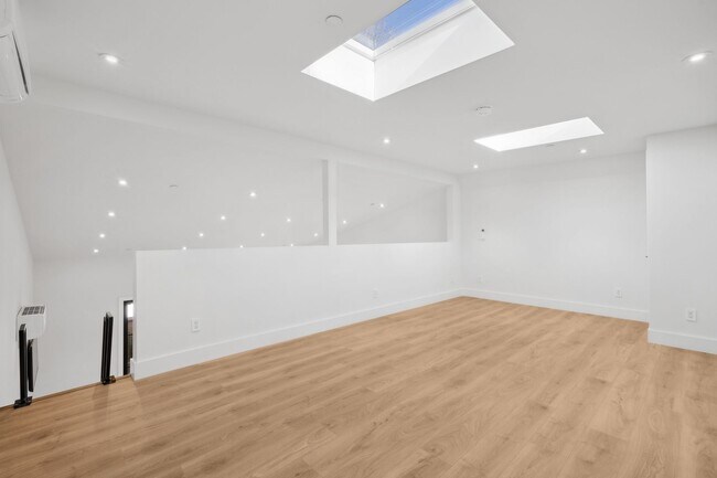 Building Photo - Newly Built Home With Loft in Downtown Palo Alto